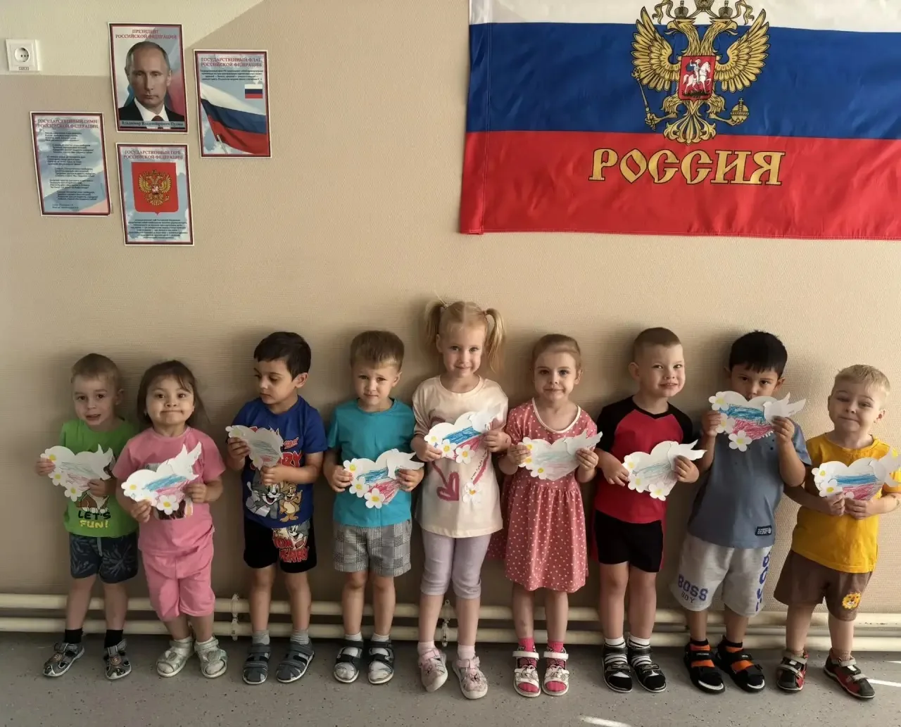 Я узнал, что у меня Есть огромная семья: 
И тропинка, и лесок, 
В поле каждый колосок, 
Речка, небо 