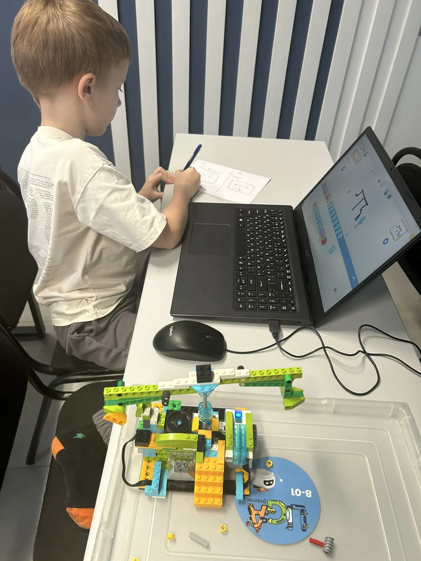 #2_2_ступень 
#пятница_18_20
Здравствуйте, родители юных робототехников 🤖 Поздравляем вас с окончан