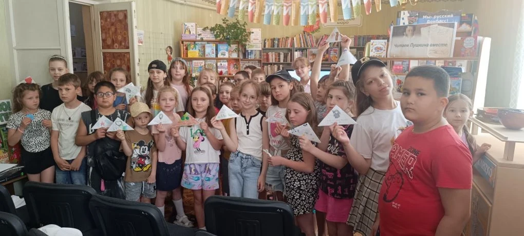«ПИСЬМО СОЛДАТУ»

В преддверии Дня России воспитанники МБУ «Дворец культуры имени Владимира Маяковск