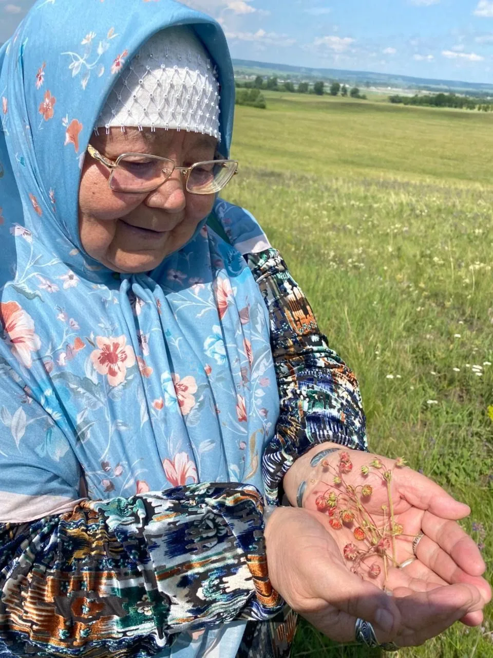 Әлхәмдүлилләһ
Еләк-емештәрҙән, йәшелсәләрҙән ауыҙ иткәндә, Аллаһу Тәғәләнән бәрәкәт һорау кәңәш ител