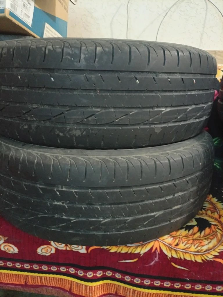 Продам резину летнюю импортную 195/65/15. Тел. 89586709822.