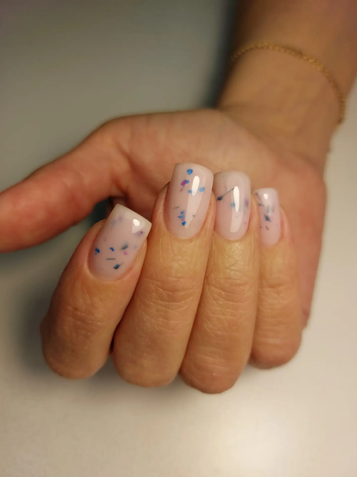💅✨ Хочешь идеальный маникюр, который продержится долго и будет радовать тебя каждый день?

Привет, 
