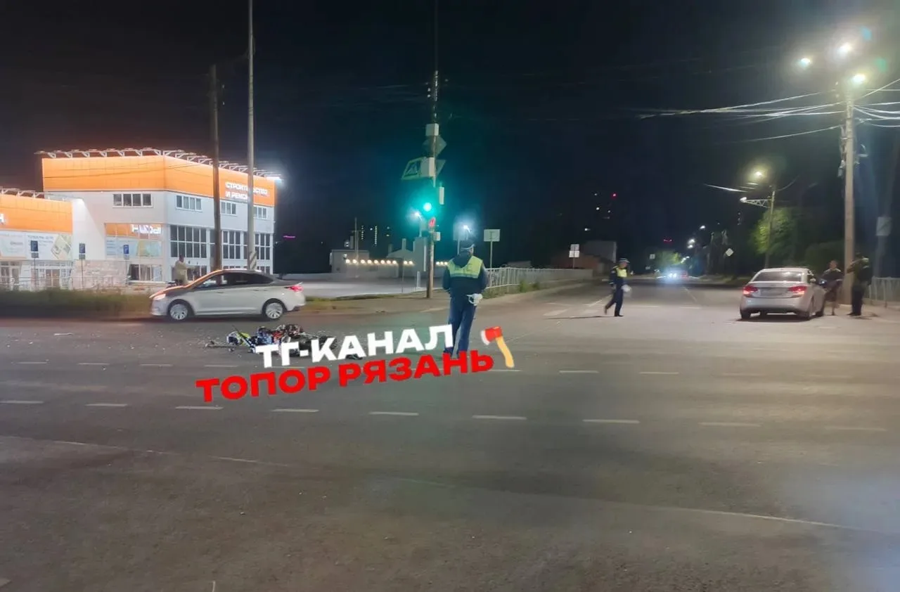 ⚠️ Ночное ДТП с мотоциклом произошло возле строительного магазина «Апельсин»

По словам подписчика Т