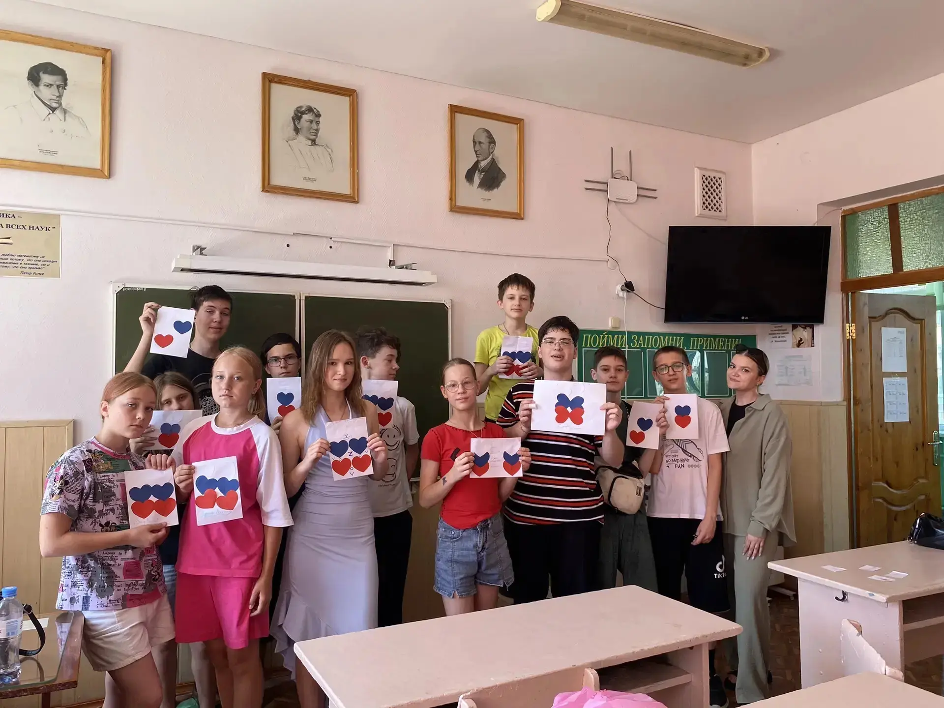 1️⃣1️⃣0️⃣6️⃣2️⃣6️⃣ - В преддверии Дня России ребята из старшего пришкольного лагеря «Зелёный шум» пр