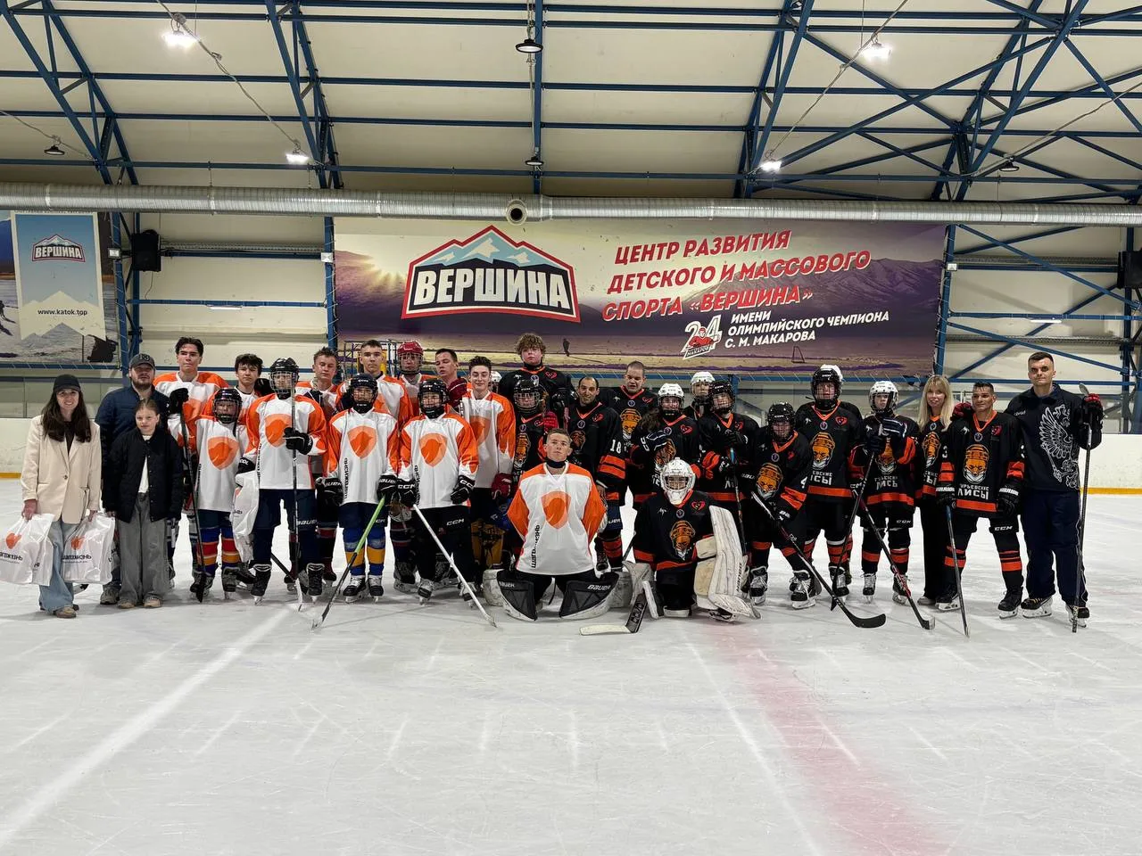 🏒 Честный и красивый хоккей

В Москве прошел уникальный инклюзивный хоккейный матч. Команда «Гурьев