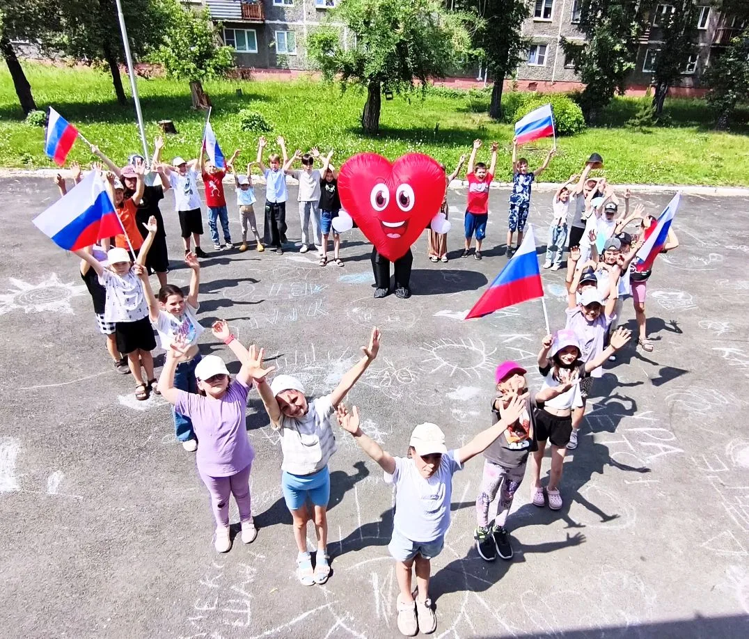 ♦Флешмоб ко Дню России♦
Сегодня после насыщенного дня в школьном лагере отряды под руководством сове
