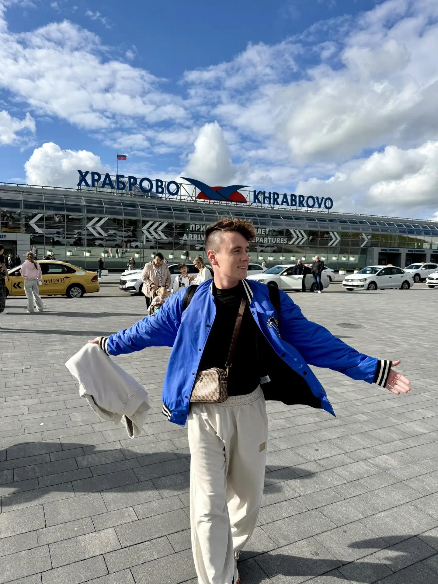Я в Калининграде 🥳 
Путешествия началось не без приключений: я забыл в самолёте свой айпад🥲 а вспо