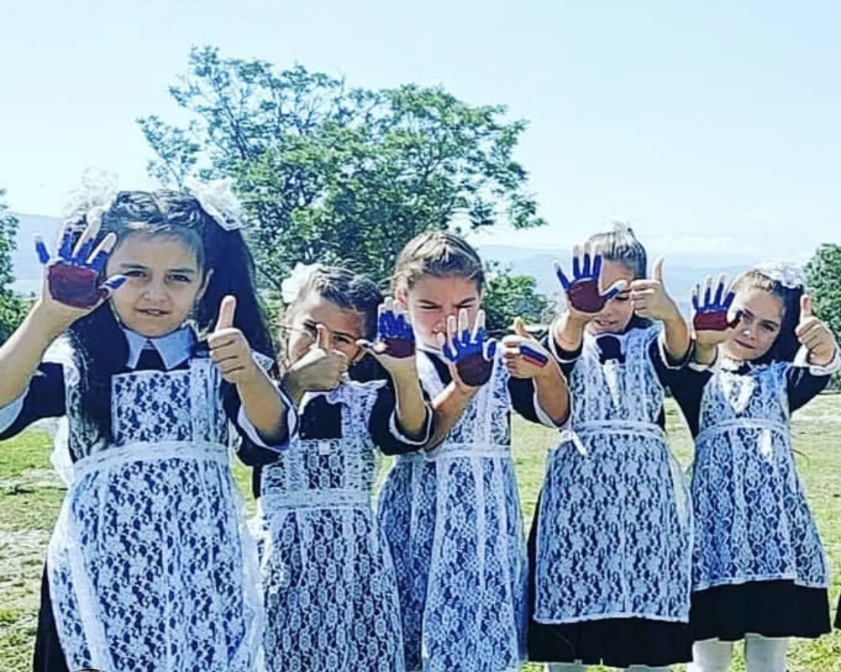 🇷🇺 Для нас Россия — это не просто страна, это место, где мы растем, творим и побеждаем.

День Росс
