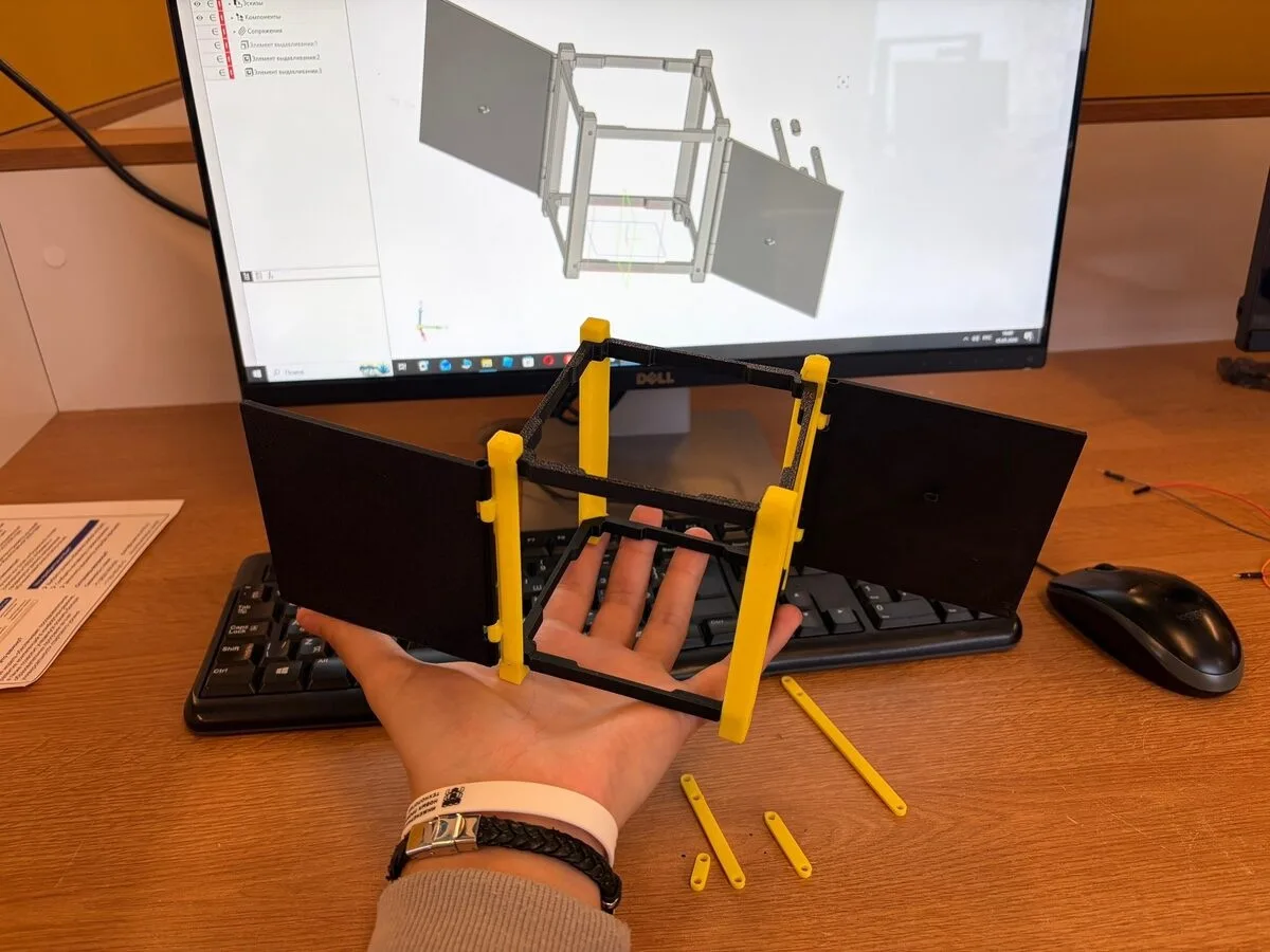 🛰 Кванторианцы проектируют спутник нового поколения!
 
В рубрике проектов кванторианцев Дмитрий Чир