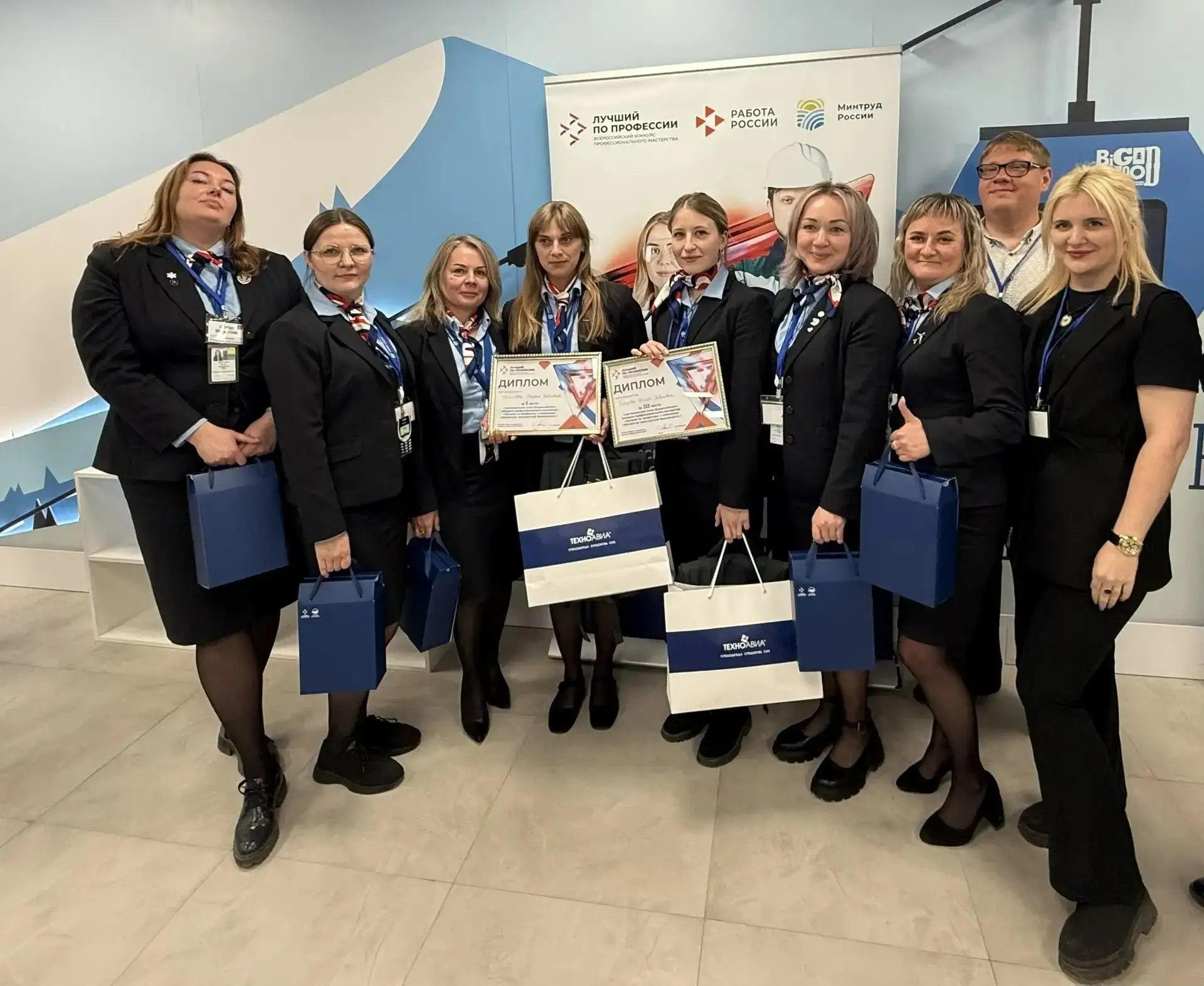 Лучший инспектор транспортной безопасности Мурманской области работает в ООО «Аэропорт Хибины»
 
Вче