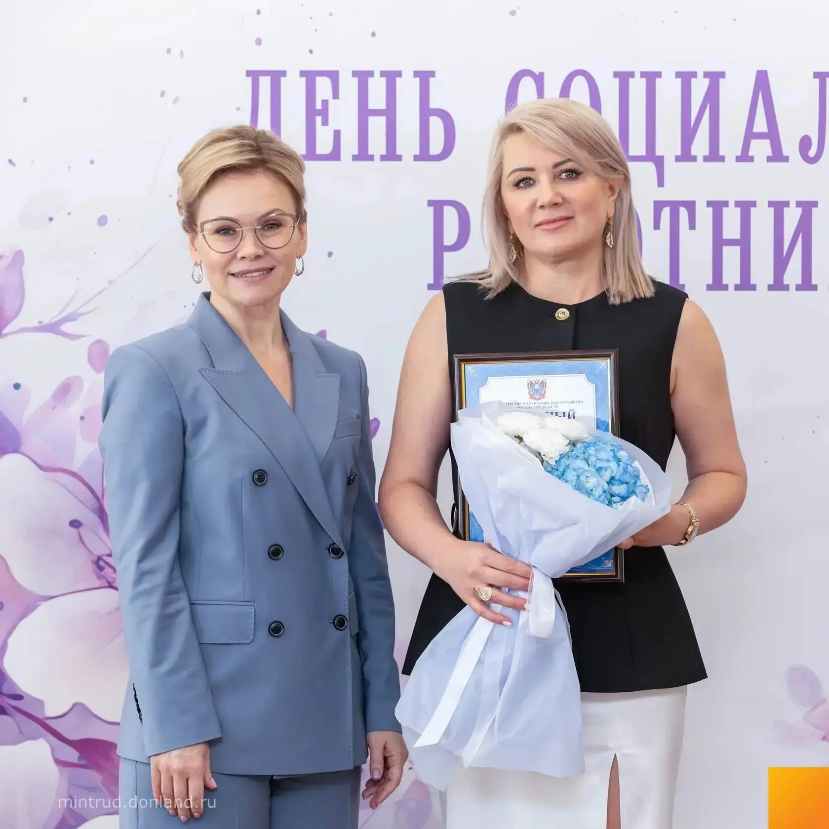 Коллектив социально-реабилитационного центра для несовершеннолетних Егорлыкского района с гордостью 