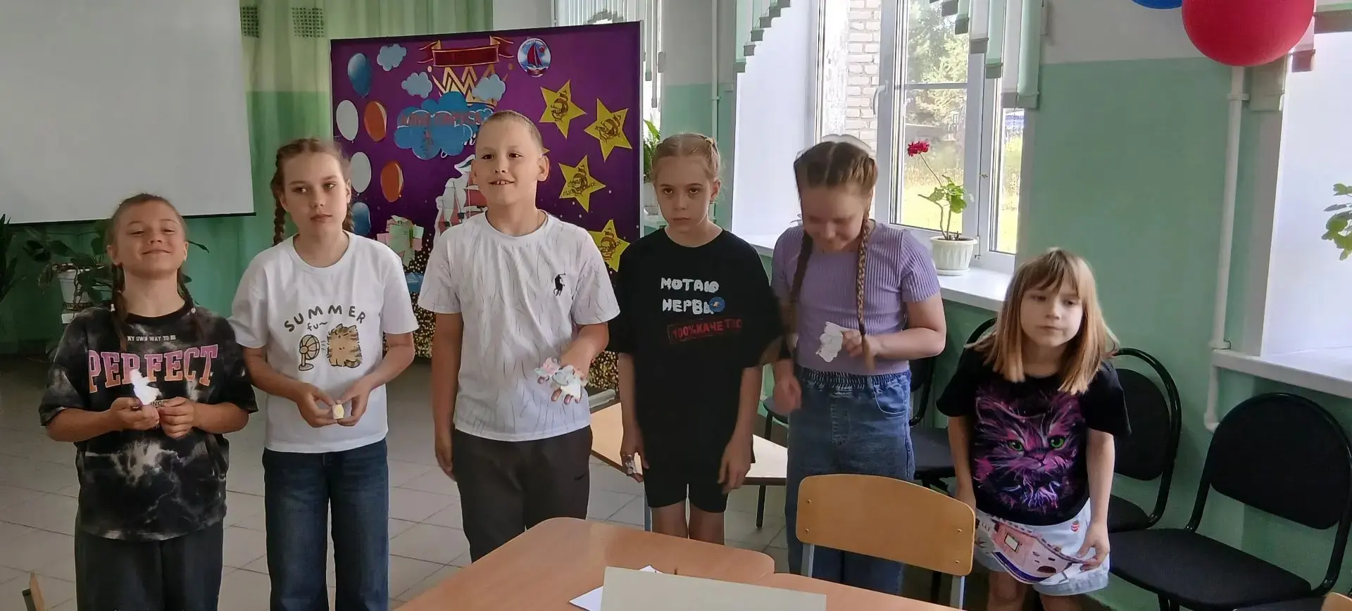 В пришкольном лагере "Алые паруса" педагог дополнительного образования Ю.Г. Криворотова провела маст