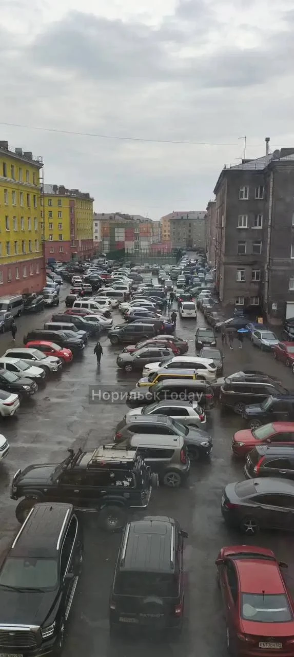 «Каждый праздник одно и то же, как быть жильцам данных домов?»

Прислали анонимно