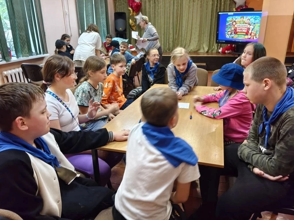 Несмотря на дождливую погоду, которая сделала прогулки и поездки на улице невозможными, сегодняшний 