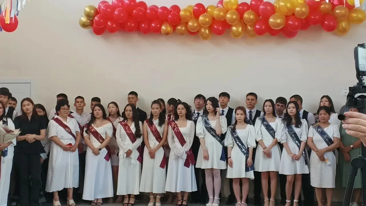 🔔 Последний звонок: время прощаться и мечтать о будущем!

Сегодня в школах по всей стране звучит ос
