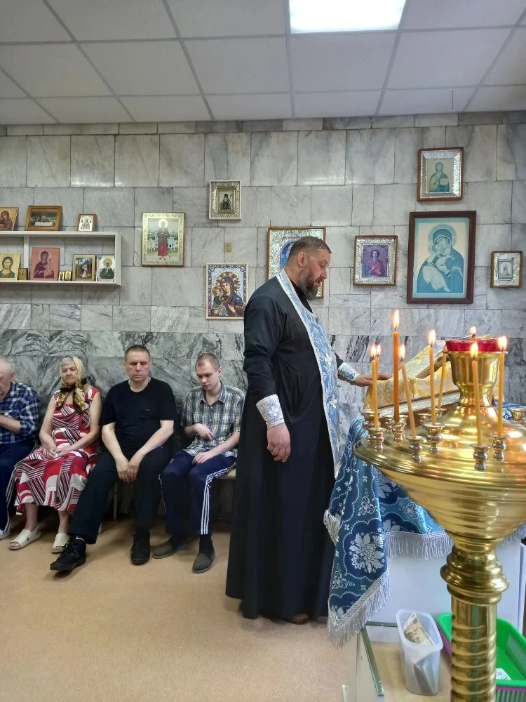 🕊️Петров пост — время духовного очищения, установленное в честь святых апостолов Петра и Павла. Он 
