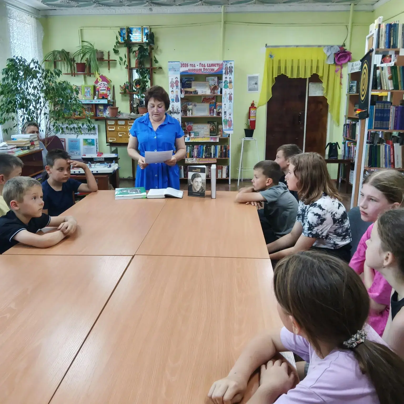 🌟8 день "Книжкин дом" 📚Читаем книги разных народов России🇷🇺
🌞С утра была проведена минутка здор