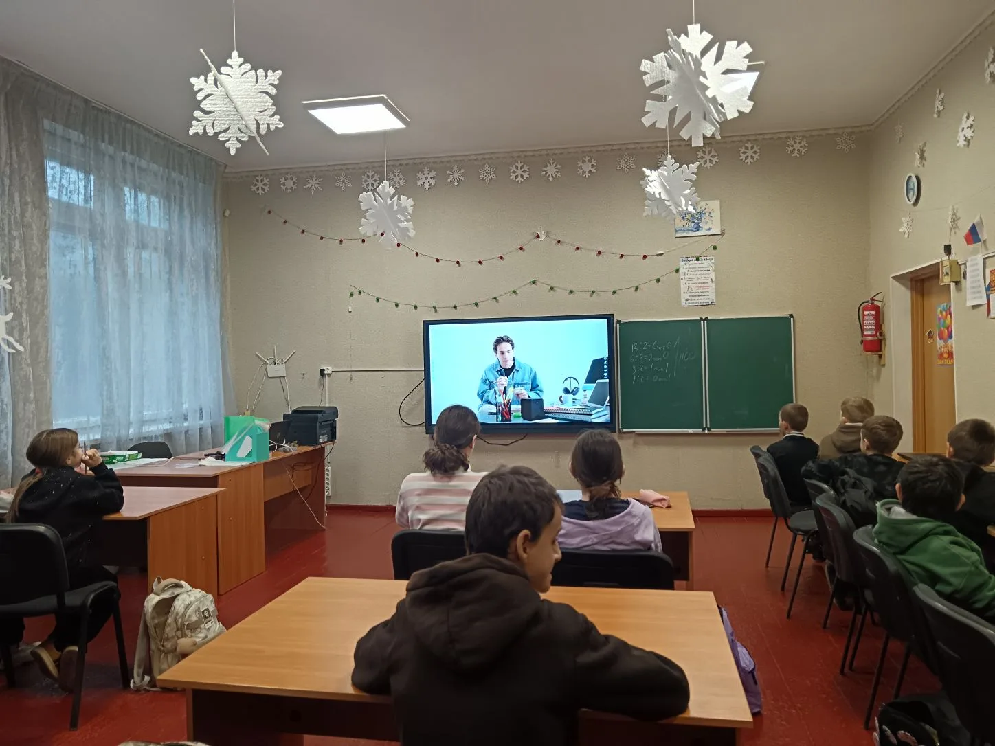 9 декабря прошел урок цифры для учащихся 5-6 классов. На занятии  «Дело в чате: эволюция нейросетей 