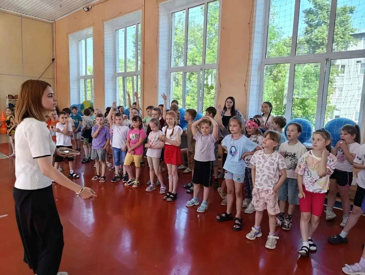☀️ 11 июня в лагере «Теремок» прошёл невероятно насыщенный день.

🏃‍♀️ Утро началось с весёлой заря