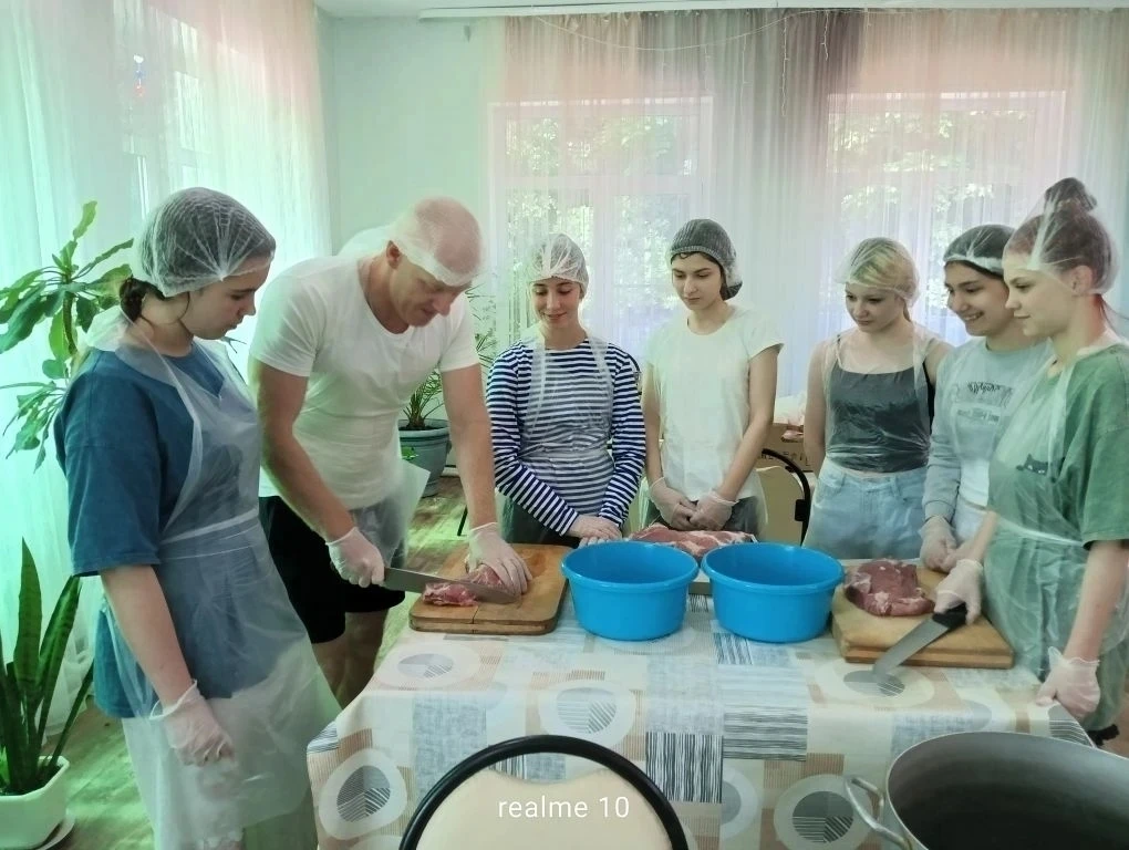 ☀🇷🇺Тепло дружбы и аромат шашлыка: как мы отметили День России 

🔥В День России центр «Мы вместе» 