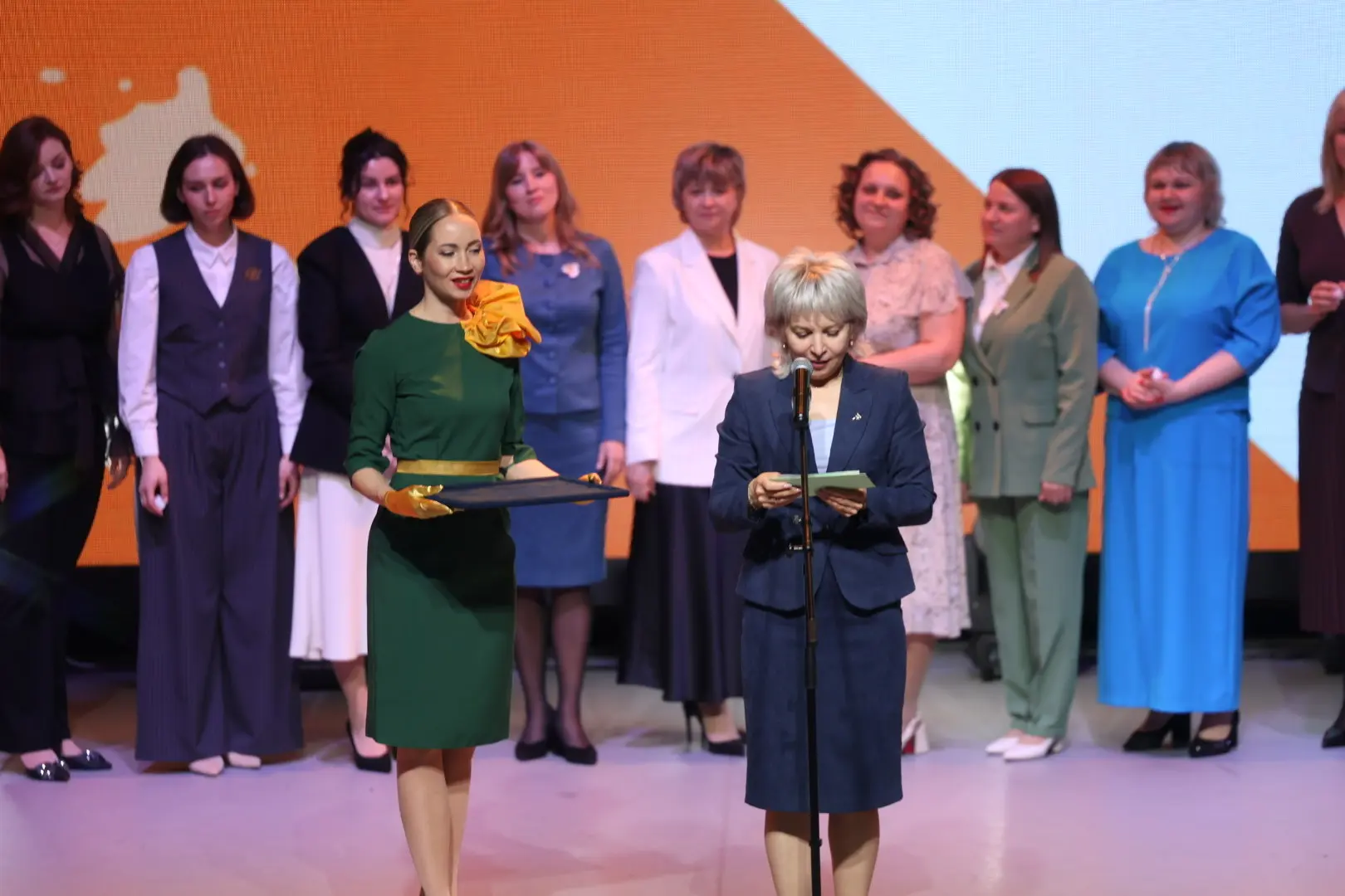 В КРАСНОЯРСКОМ КРАЕ ВЫБРАЛИ УЧИТЕЛЯ ГОДА-2026
 
В крае выбрали Учителя года-2026! Им стала учитель х