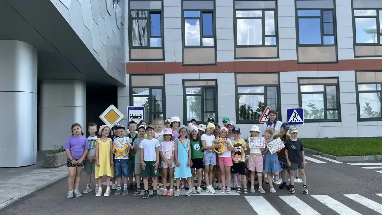 Для воспитанников лагеря «Берёзка» прошло увлекательное мероприятие по безопасности дорожного движен