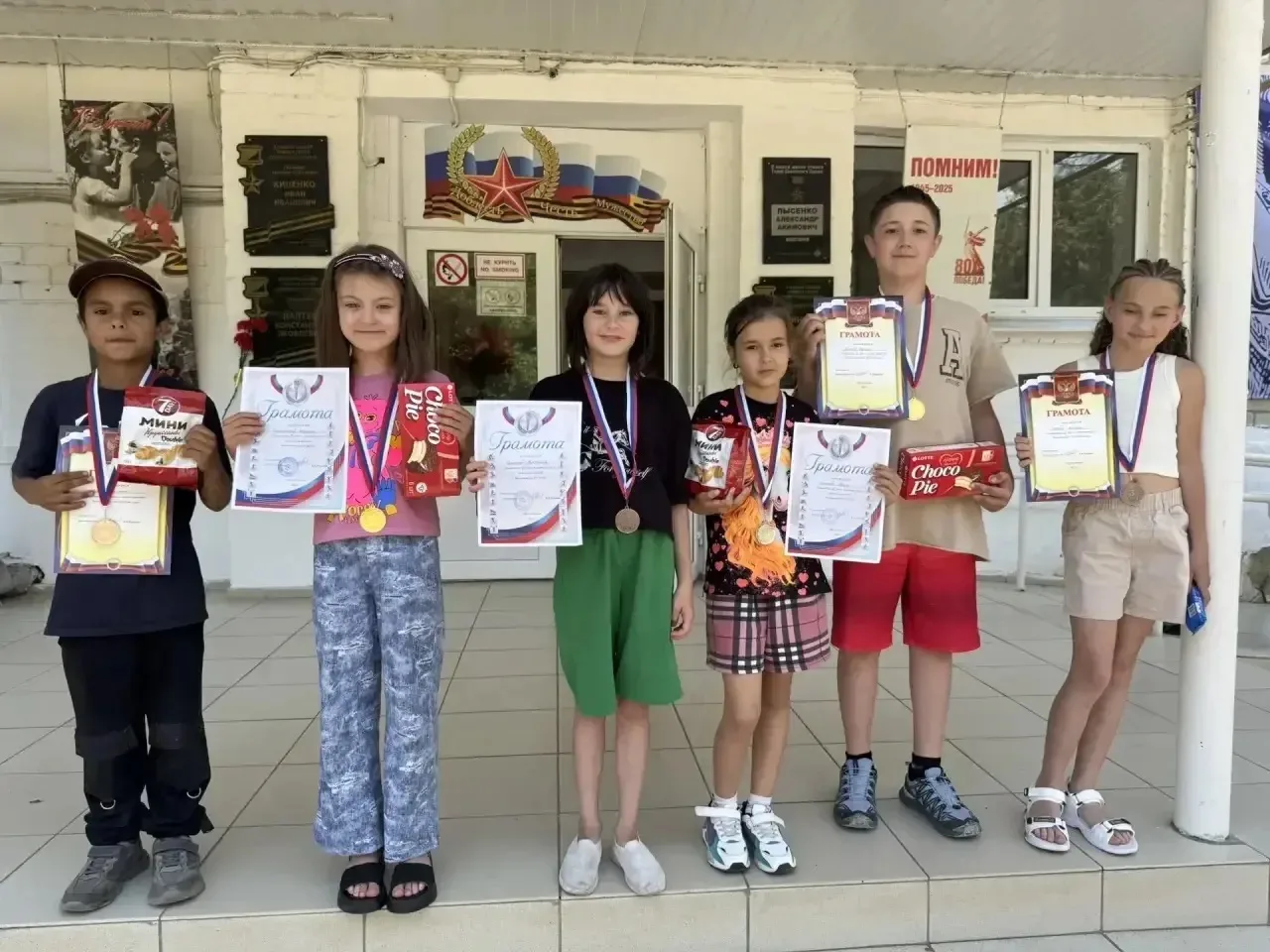 🎯🏆 5 июня в лагере МКОУ СОШ №5 прошли захватывающие соревнования по дартсу! 🎉

Ребята с нетерпени