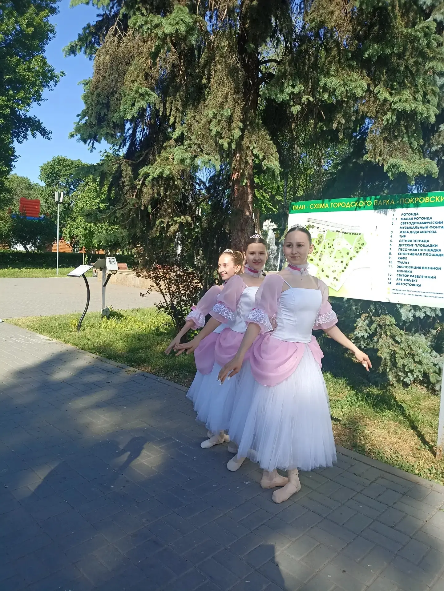 ️ Ежегодно 6 июня в России отмечается Пушкинский день или День русского языка.
🎭 В этот праздничный