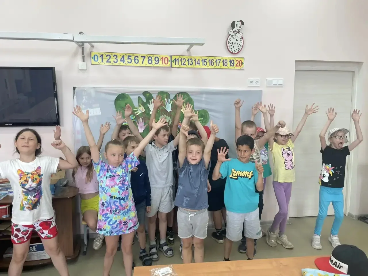 🎉 День дружбы в «Творческом лете» в Верее! 

💛 Ребята спели любимые песни и создали «Дерево дружбы