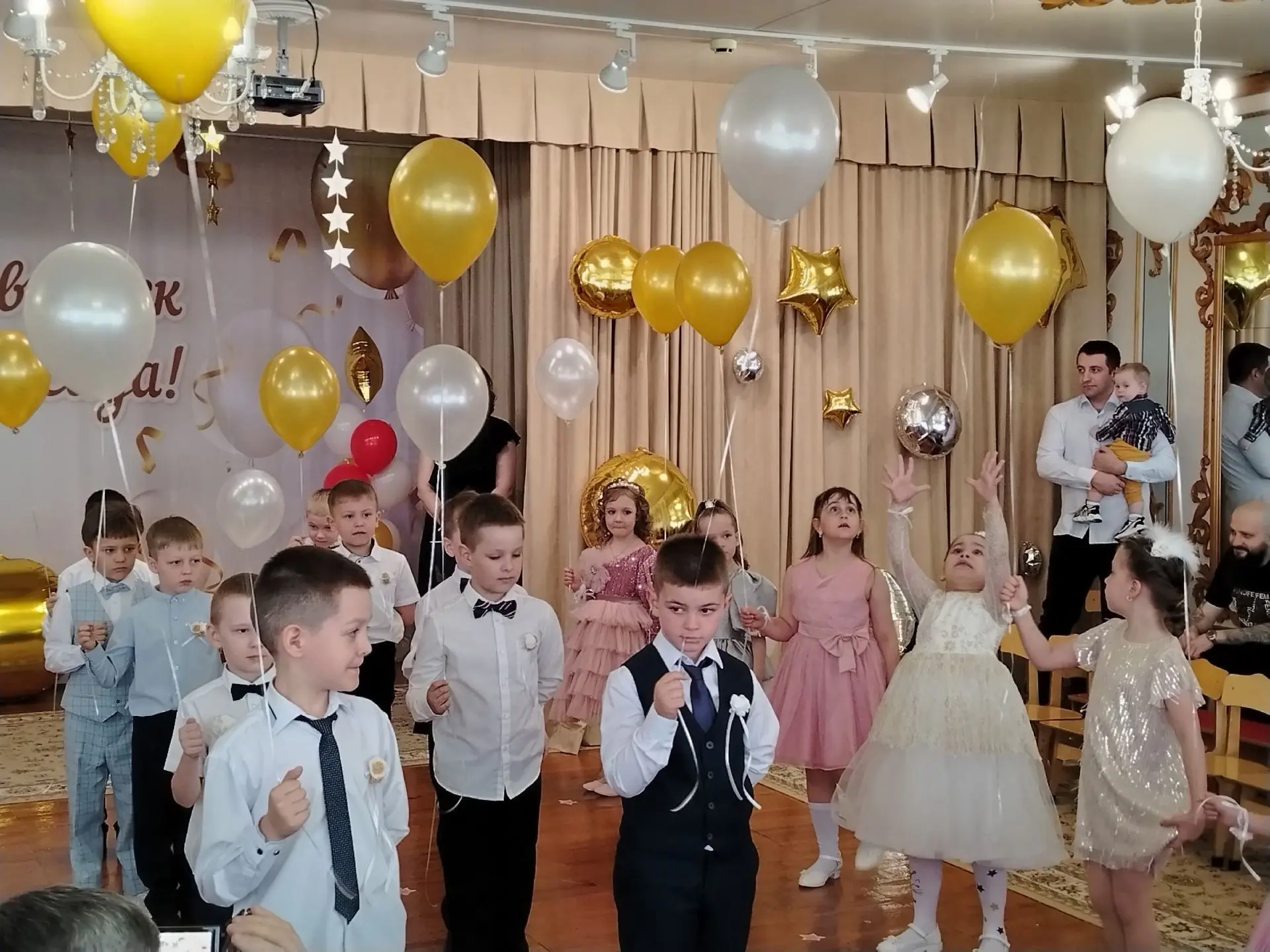 💫Выпускной в группе «Алиса в стране чудес» 💫 
Сегодня мы вновь провожаем наших выпускников в школу