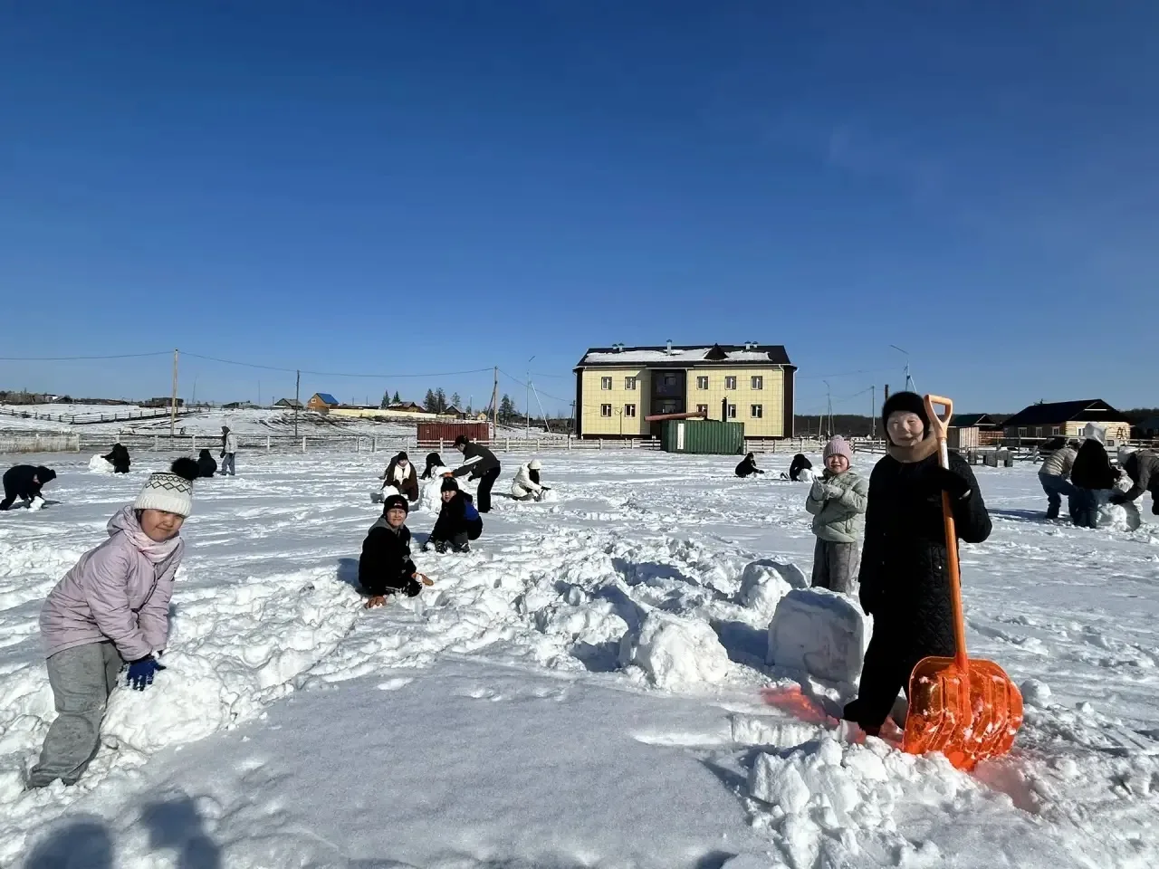 ⛄️ В школе прошёл конкурс «Слепи самого крутого снеговика»

Сегодня днём на школьном дворе царила по