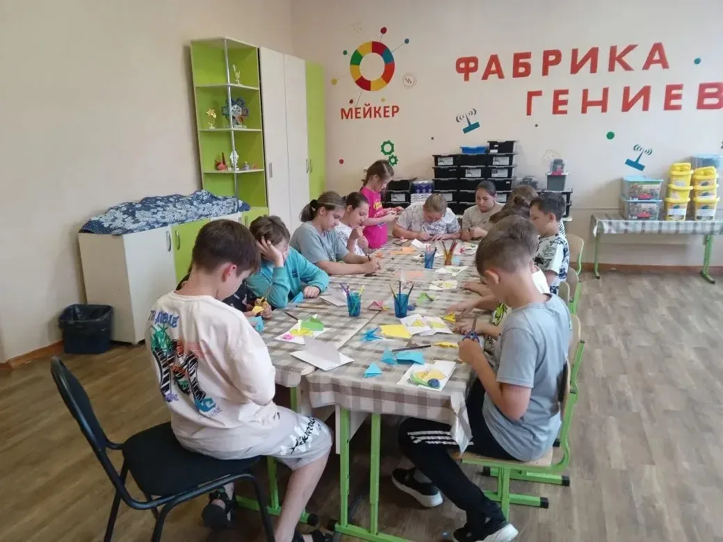 🍋 ДЕНЬ 6: ПОСЛЕ ВЫХОДНЫХ — ЕЩЁ ЯРЧЕ! 🎨🤫

После двух выходных наши ребята вернулись в лагерь полны