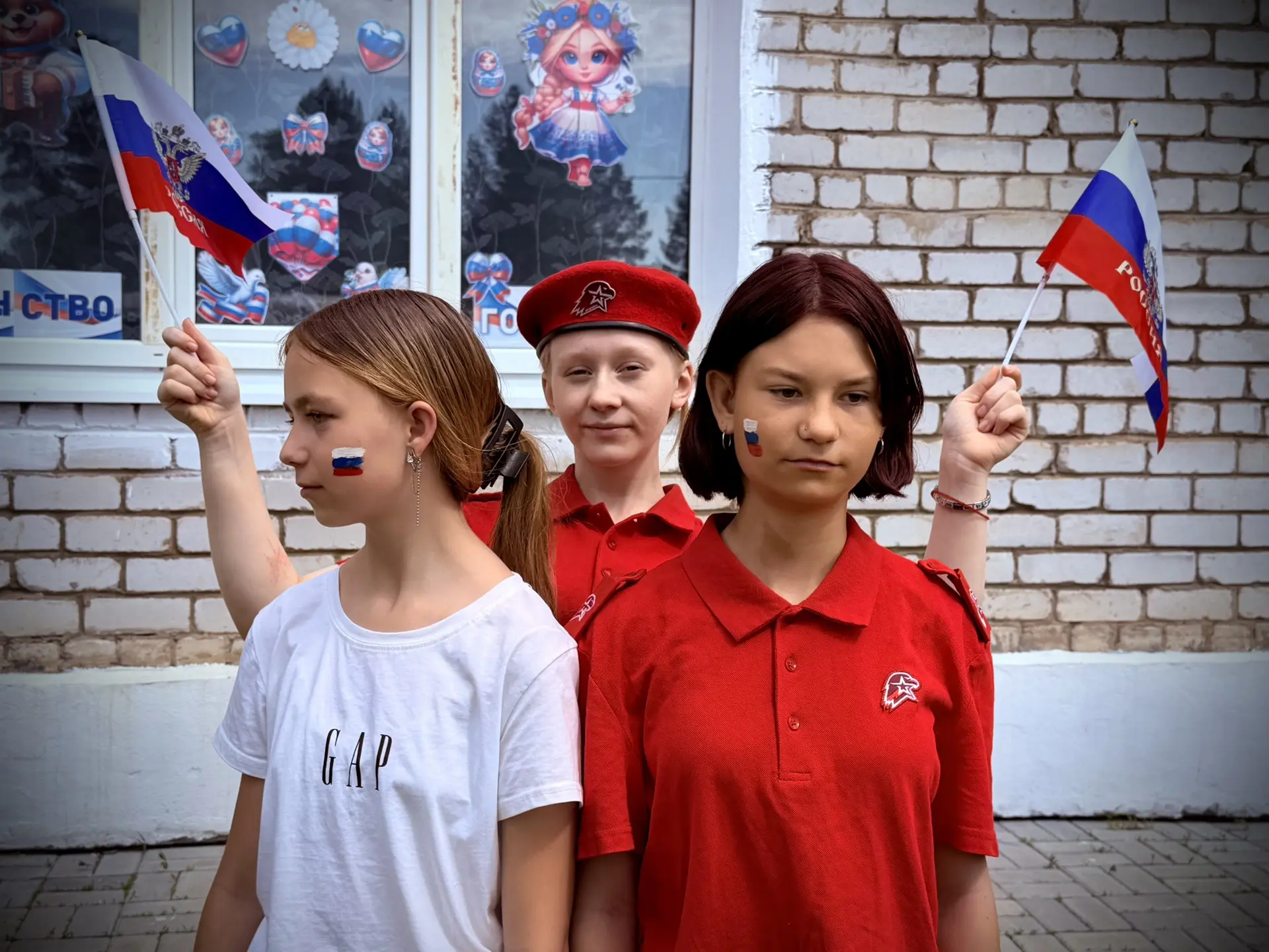 Какого цвета твой патриотизм? 🇷🇺✨

Наша площадка превратилась  в настоящую палитру из трёх цветов!