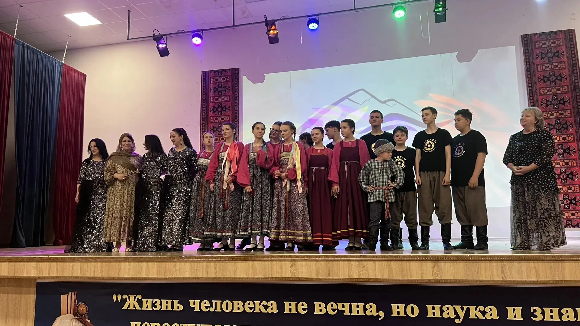 🎭✨ Наша школа гостеприимно распахнула двери для творческих коллективов — участников XIV фестиваля «