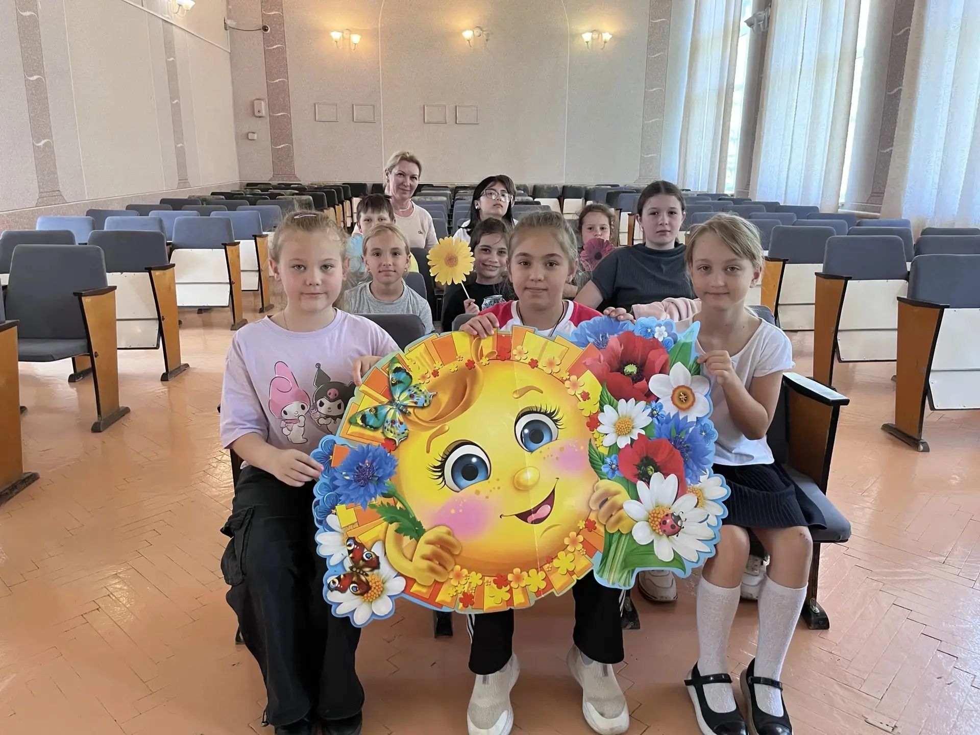 8 июня на детской досуговой площадке преподаватель Свинина Ирина Павловна провела беседу « Где живет