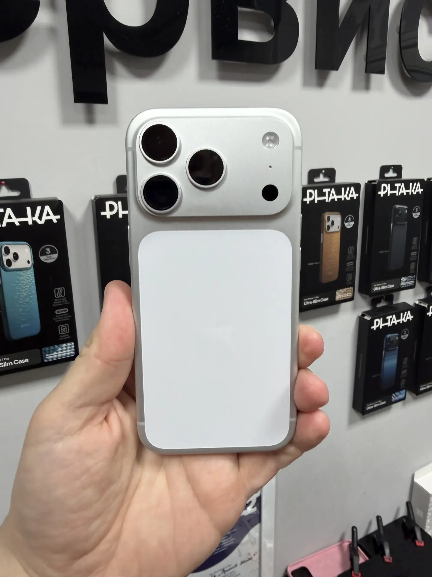 iPhone 17 pro 256gb
Silver 
С физической сим 
Телефон в состоянии нового, 16 циклов зарядки. Произве