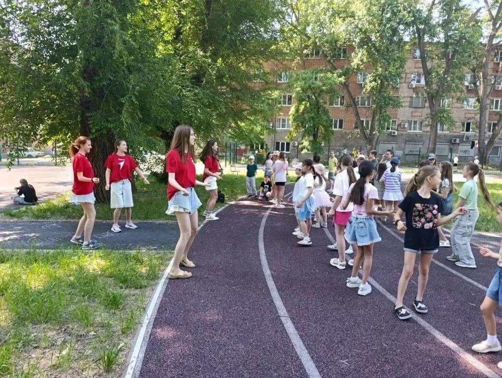 "День Первых" в пришкольном лагере: Знакомство с будущим! 

Сегодня наш пришкольный лагерь превратил