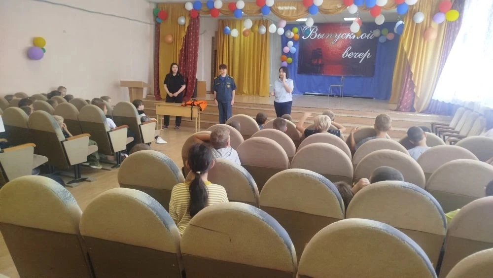 Сегодня с детьми, посещающими летний лагерь, сотрудниками ГИМС была проведена беседа о правилах безо