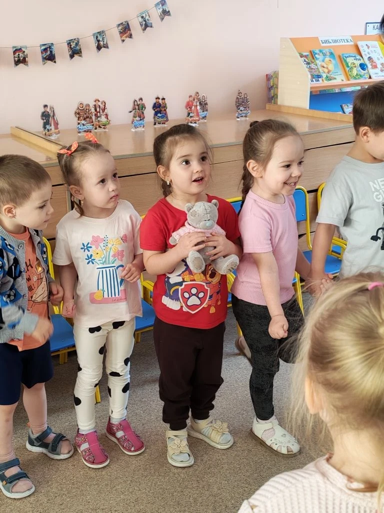 В младшей группе №8 детского сада прошло познавательное и творческое занятие, посвященное знакомству
