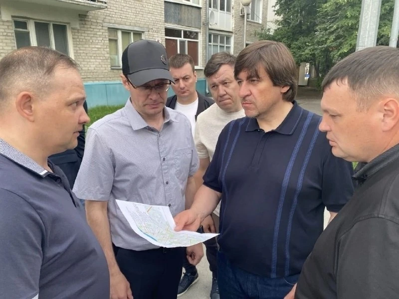 Власти обратили внимание на проблемные участки дорог в Тюмени 🚦🚨

Глава города вместе с руководите