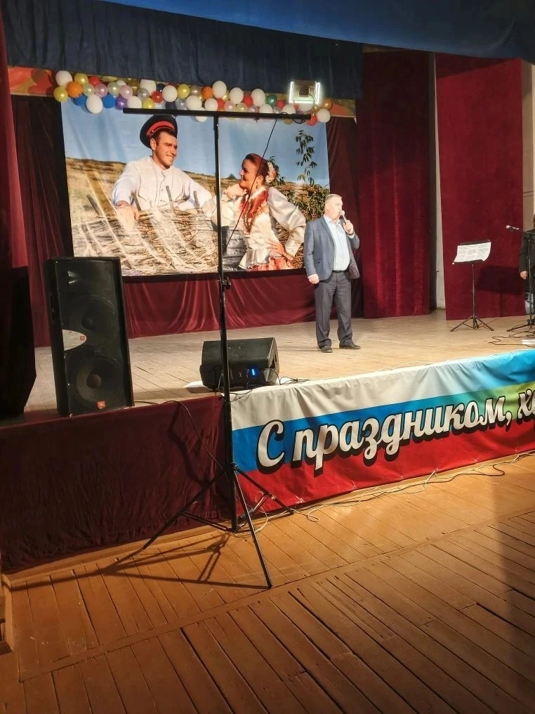 Вчера, 1 июня, побывал в Попковском сельском поселении. Поздравил наших юных жителей и их родителей 