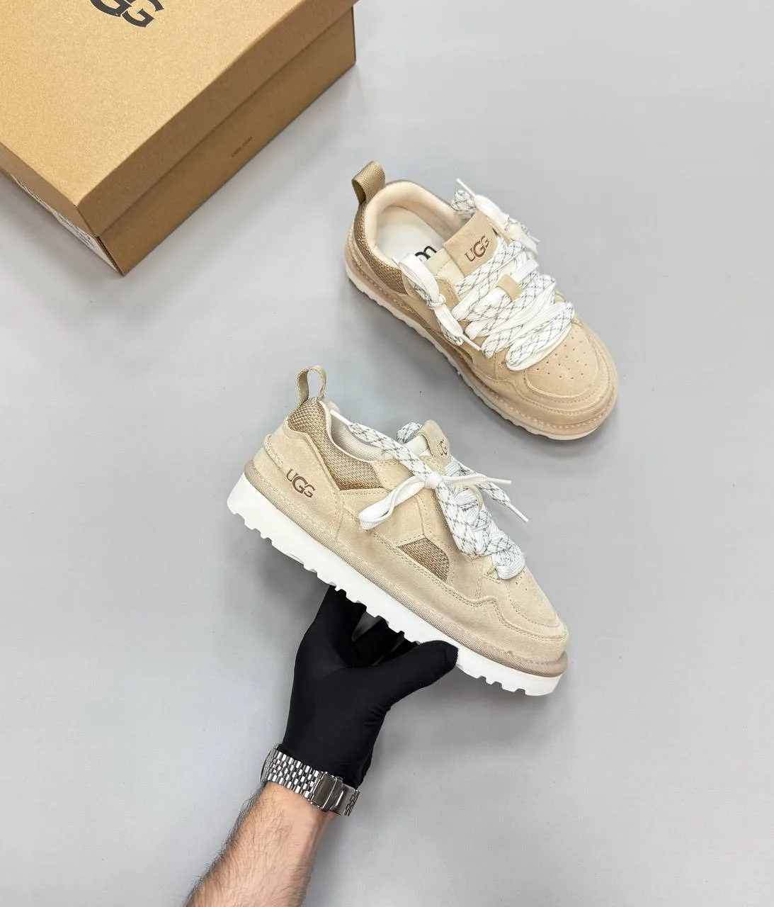 Новинка от бренда Ugg 
Качество люкс 
Полностью натуральные
Очень стильные 
Комплект: коробка 
Доп з