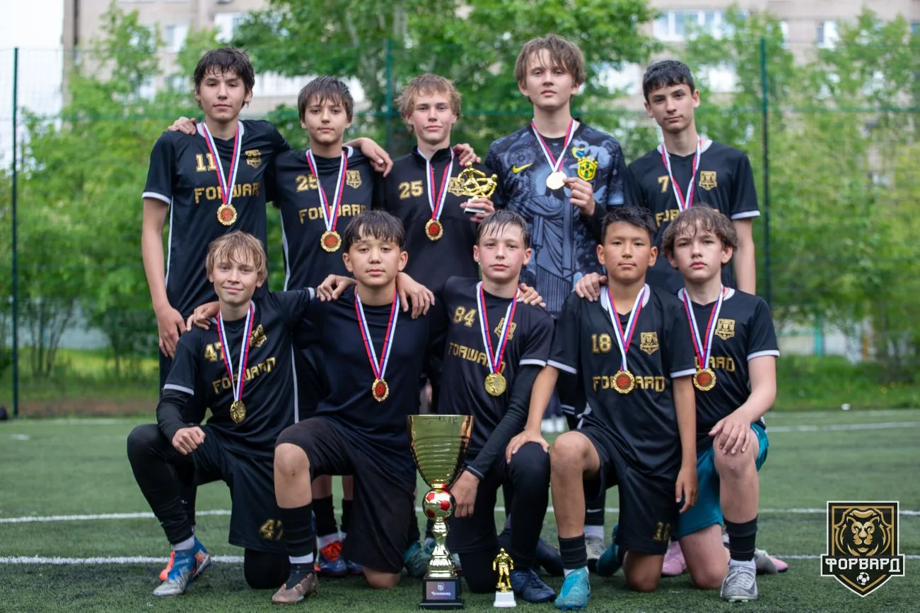 «ФОРВАРД-2012» – ЧЕМПИОН «МЕДИЙНОГО КУБКА»🏆

Сборная ФШ «Форвард» заняла 1 место на читинском турни