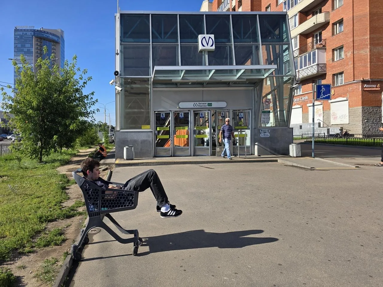 😁Пока все ищут место на парковке, он нашёл место для ночёвки

Подписывайтесь на самый большой канал