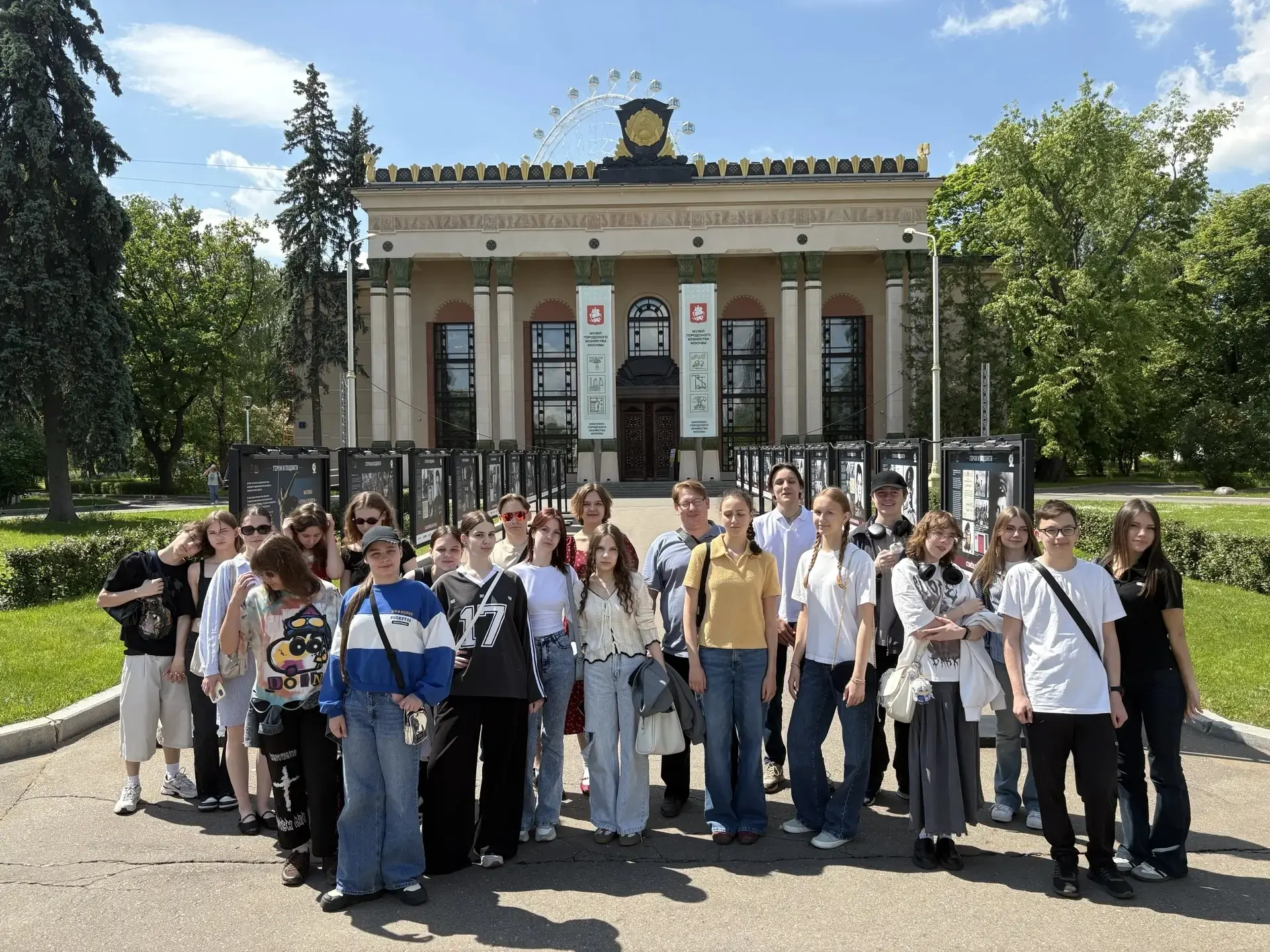 Учащиеся 10‑го предпринимательского класса — на передовой городского хозяйства!

Ребята побывали в М