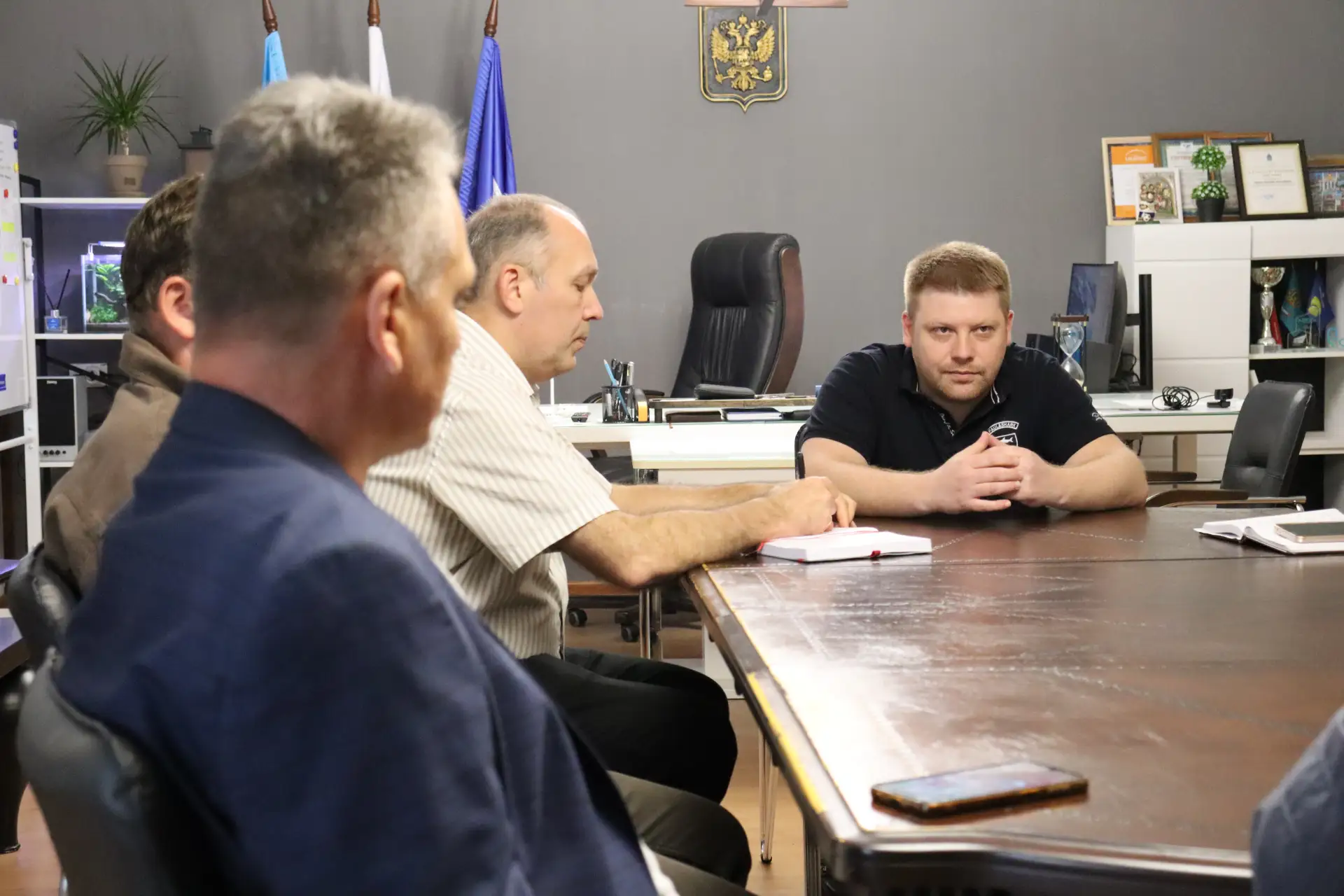 Сегодня состоялось совещание с представителями МУП ЖКХ «Ахтубинское», посвящённое проблеме нарастающ