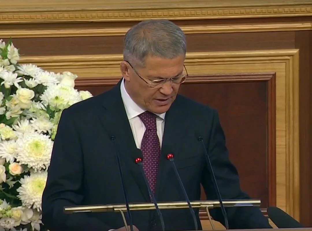 «Çамрăксемпе ытларах тĕл пулмалла»

 Пушкăртстан Пуçлăхĕ Радий Хабиров патшалăх тÿрисене çамрăксемпе
