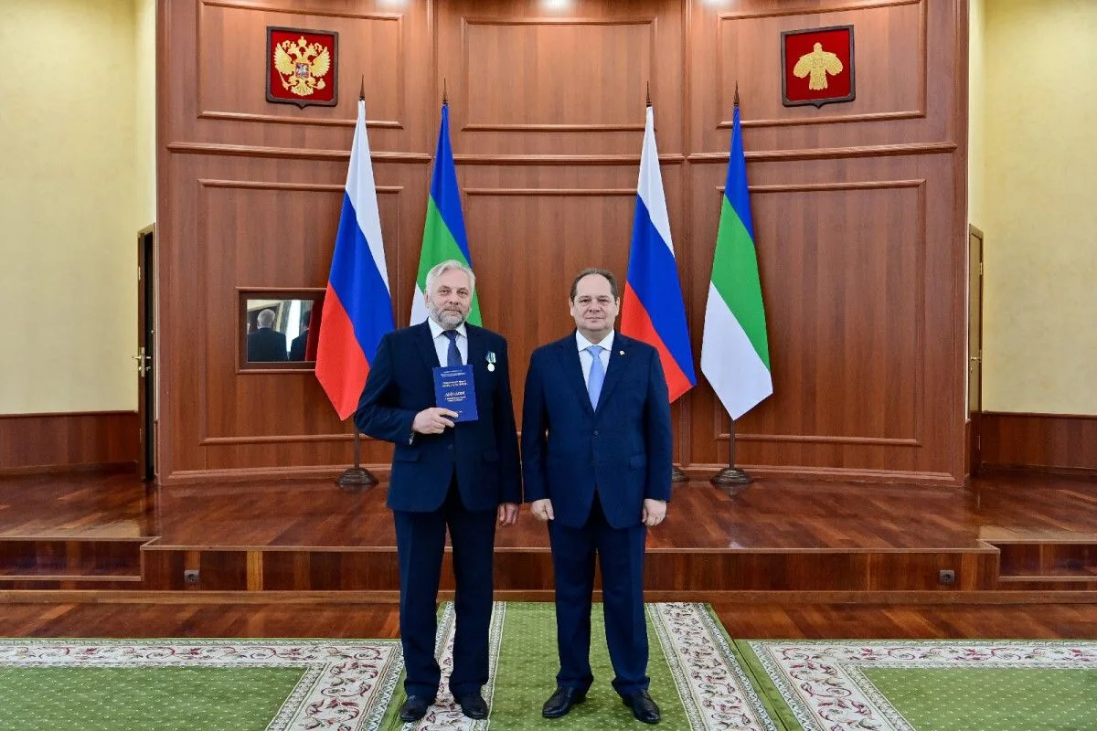 Глава Коми вручил ветеранам СВО дипломы образовательной программы «Пера. Путь героя»
⁣
Дипломы получ