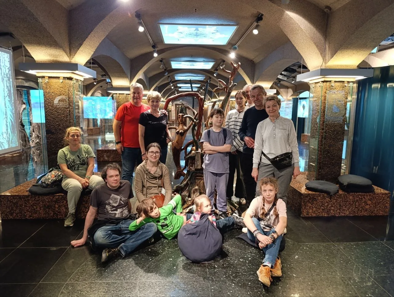В конце августа мы съездили в Петербург, и это было невероятно!🚂
Белые ночи, весна и море открытий!