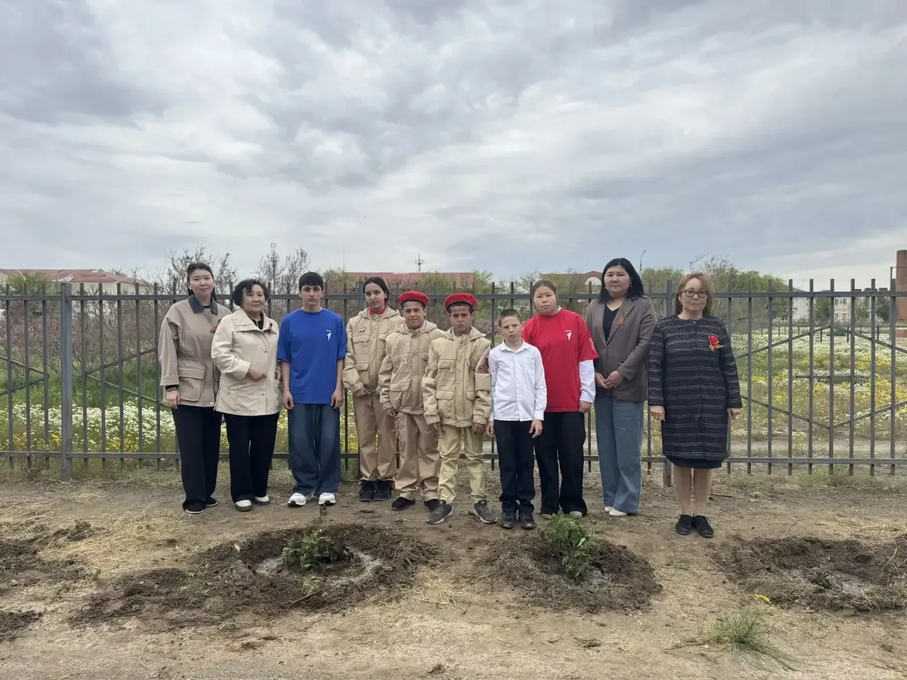 🌳  «Сад памяти» 🌳

В нашей школе прошла  акция "Сад памяти". В акции приняли участие юные патриоты